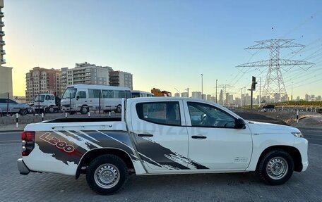 Mitsubishi L200 IV рестайлинг, 2023 год, 3 180 000 рублей, 5 фотография