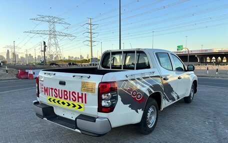 Mitsubishi L200 IV рестайлинг, 2023 год, 3 180 000 рублей, 6 фотография