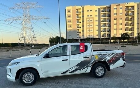 Mitsubishi L200 IV рестайлинг, 2023 год, 3 180 000 рублей, 4 фотография