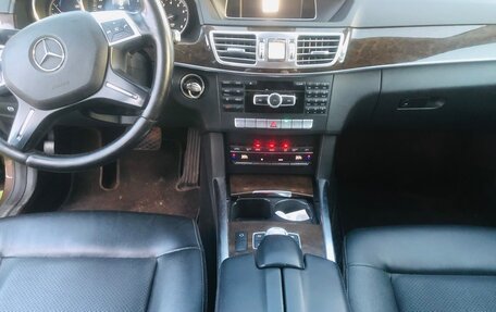 Mercedes-Benz E-Класс, 2013 год, 1 750 000 рублей, 9 фотография