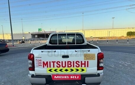 Mitsubishi L200 IV рестайлинг, 2023 год, 3 180 000 рублей, 7 фотография