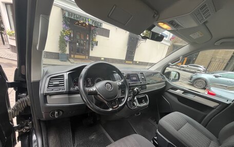 Volkswagen Multivan T6 рестайлинг, 2016 год, 2 850 000 рублей, 5 фотография