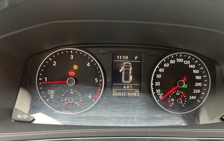 Volkswagen Multivan T6 рестайлинг, 2016 год, 2 850 000 рублей, 6 фотография