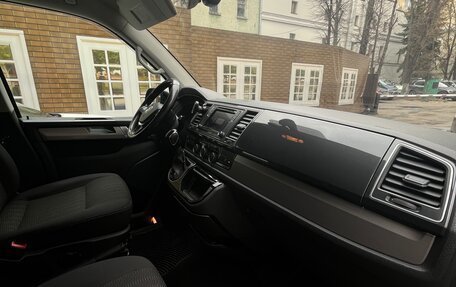 Volkswagen Multivan T6 рестайлинг, 2016 год, 2 850 000 рублей, 7 фотография