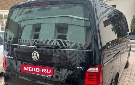 Volkswagen Multivan T6 рестайлинг, 2016 год, 2 850 000 рублей, 4 фотография