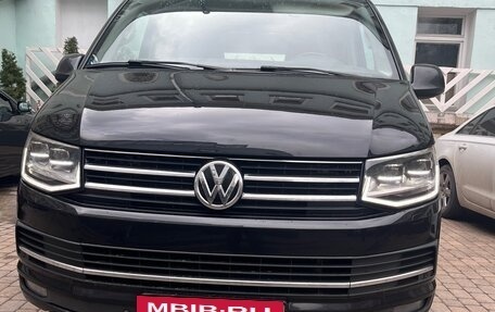 Volkswagen Multivan T6 рестайлинг, 2016 год, 2 850 000 рублей, 2 фотография