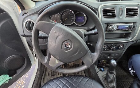 Renault Logan II, 2017 год, 650 000 рублей, 4 фотография