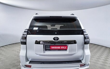 Toyota Land Cruiser Prado 150 рестайлинг 2, 2020 год, 6 775 000 рублей, 6 фотография