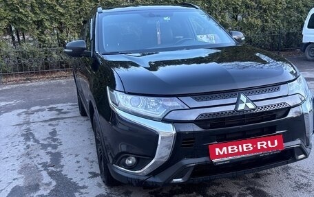 Mitsubishi Outlander III рестайлинг 3, 2021 год, 2 600 000 рублей, 1 фотография