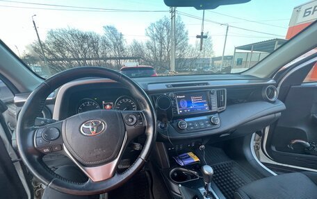 Toyota RAV4, 2017 год, 2 800 000 рублей, 6 фотография