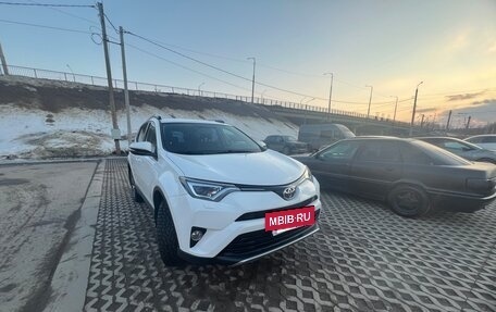 Toyota RAV4, 2017 год, 2 800 000 рублей, 2 фотография