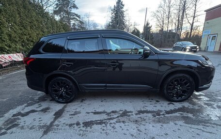 Mitsubishi Outlander III рестайлинг 3, 2021 год, 2 600 000 рублей, 2 фотография