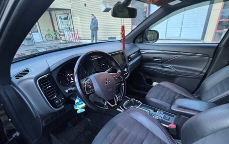 Mitsubishi Outlander III рестайлинг 3, 2021 год, 2 600 000 рублей, 8 фотография