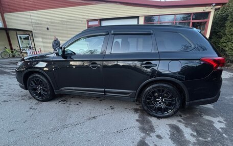 Mitsubishi Outlander III рестайлинг 3, 2021 год, 2 600 000 рублей, 6 фотография