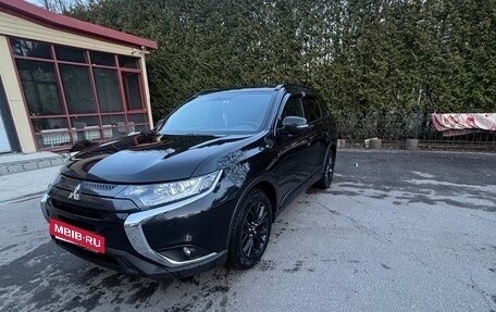 Mitsubishi Outlander III рестайлинг 3, 2021 год, 2 600 000 рублей, 7 фотография