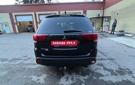 Mitsubishi Outlander III рестайлинг 3, 2021 год, 2 600 000 рублей, 4 фотография