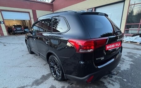 Mitsubishi Outlander III рестайлинг 3, 2021 год, 2 600 000 рублей, 5 фотография