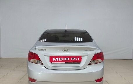 Hyundai Solaris II рестайлинг, 2013 год, 800 000 рублей, 5 фотография