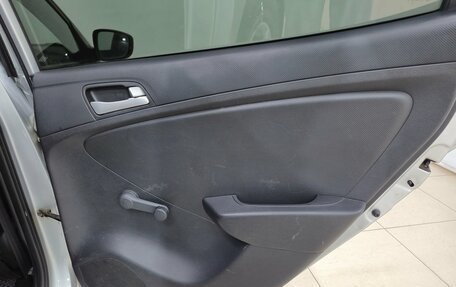 Hyundai Solaris II рестайлинг, 2013 год, 800 000 рублей, 14 фотография