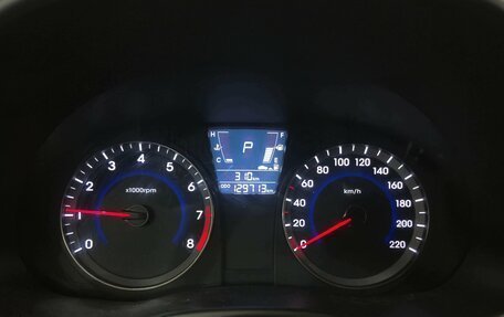 Hyundai Solaris II рестайлинг, 2013 год, 800 000 рублей, 16 фотография