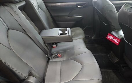 Toyota Highlander, 2026 год, 5 990 000 рублей, 13 фотография