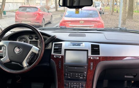 Cadillac Escalade III, 2010 год, 1 800 000 рублей, 4 фотография