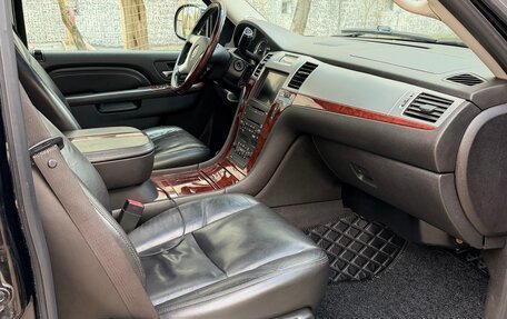 Cadillac Escalade III, 2010 год, 1 800 000 рублей, 13 фотография