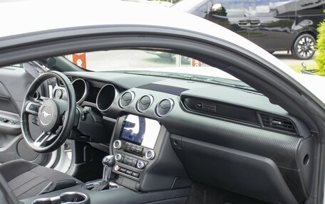 Ford Mustang VI рестайлинг, 2020 год, 3 450 000 рублей, 9 фотография