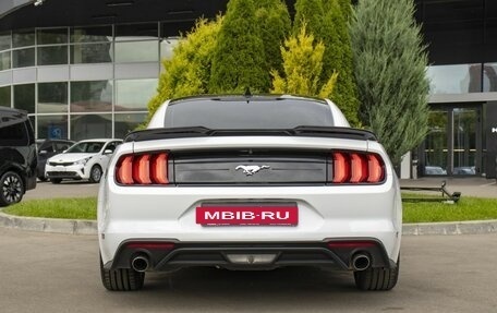 Ford Mustang VI рестайлинг, 2020 год, 3 450 000 рублей, 6 фотография