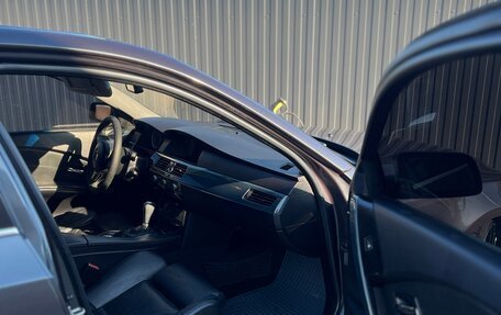 BMW 5 серия, 2004 год, 1 050 000 рублей, 9 фотография