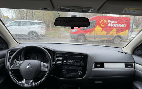 Mitsubishi Outlander III рестайлинг 3, 2015 год, 1 300 000 рублей, 9 фотография