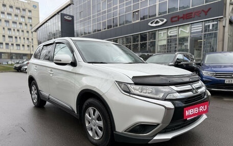 Mitsubishi Outlander III рестайлинг 3, 2015 год, 1 300 000 рублей, 2 фотография