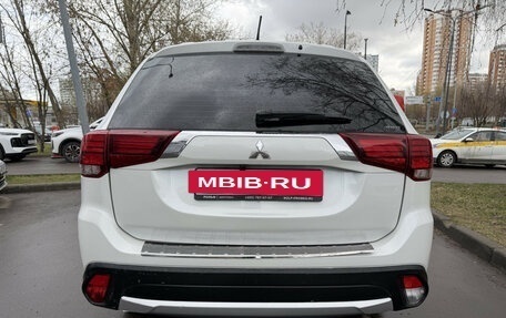 Mitsubishi Outlander III рестайлинг 3, 2015 год, 1 300 000 рублей, 5 фотография