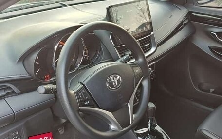 Toyota Yaris XP150 рестайлинг, 2021 год, 1 444 505 рублей, 2 фотография