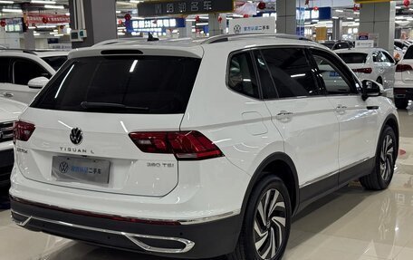 Volkswagen Tiguan II, 2023 год, 2 622 000 рублей, 10 фотография
