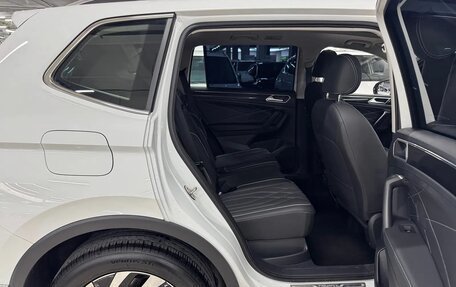 Volkswagen Tiguan II, 2023 год, 2 622 000 рублей, 12 фотография