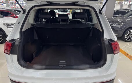 Volkswagen Tiguan II, 2023 год, 2 622 000 рублей, 11 фотография