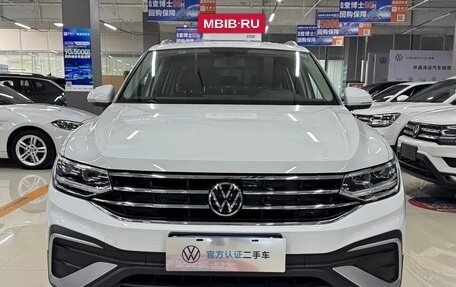 Volkswagen Tiguan II, 2023 год, 2 622 000 рублей, 2 фотография