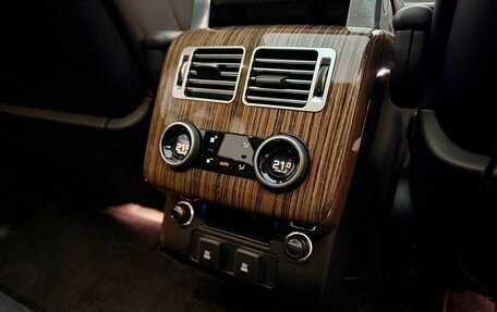 Land Rover Range Rover IV рестайлинг, 2018 год, 4 300 000 рублей, 16 фотография