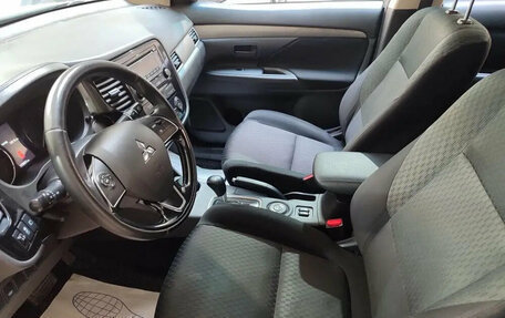 Mitsubishi Outlander III рестайлинг 3, 2015 год, 1 860 000 рублей, 7 фотография