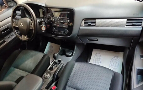 Mitsubishi Outlander III рестайлинг 3, 2015 год, 1 860 000 рублей, 9 фотография