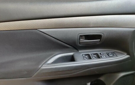 Mitsubishi Outlander III рестайлинг 3, 2015 год, 1 860 000 рублей, 14 фотография