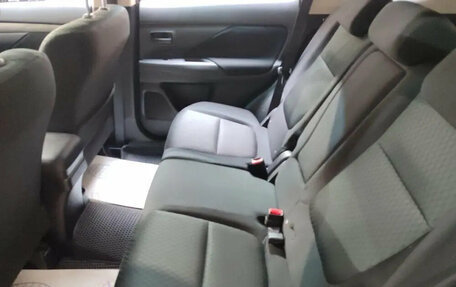 Mitsubishi Outlander III рестайлинг 3, 2015 год, 1 860 000 рублей, 15 фотография