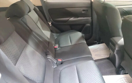 Mitsubishi Outlander III рестайлинг 3, 2015 год, 1 860 000 рублей, 16 фотография