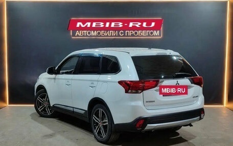 Mitsubishi Outlander III рестайлинг 3, 2015 год, 1 860 000 рублей, 2 фотография