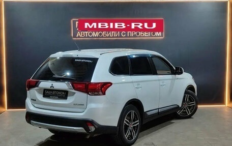 Mitsubishi Outlander III рестайлинг 3, 2015 год, 1 860 000 рублей, 4 фотография