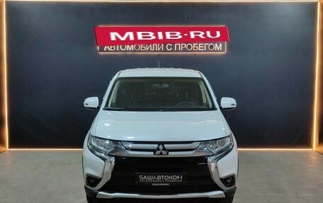 Mitsubishi Outlander III рестайлинг 3, 2015 год, 1 860 000 рублей, 6 фотография