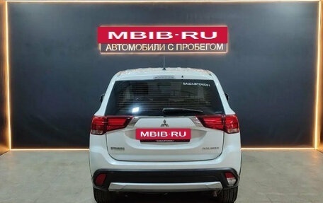 Mitsubishi Outlander III рестайлинг 3, 2015 год, 1 860 000 рублей, 3 фотография