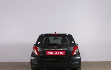 Toyota Vitz, 2013 год, 899 000 рублей, 6 фотография