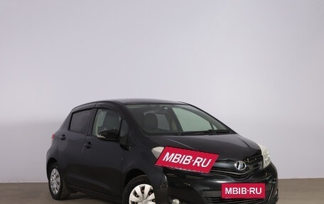 Toyota Vitz, 2013 год, 899 000 рублей, 2 фотография